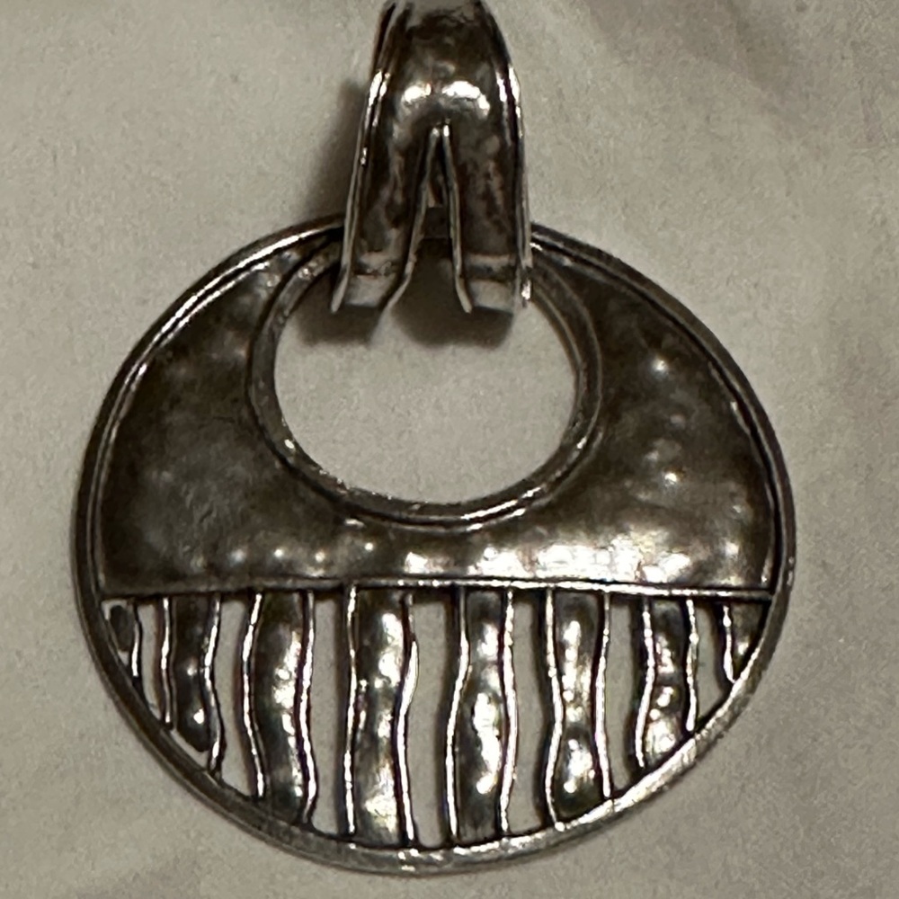 Retired Beautiful Silpada Retired Sterling Silver Pendant.